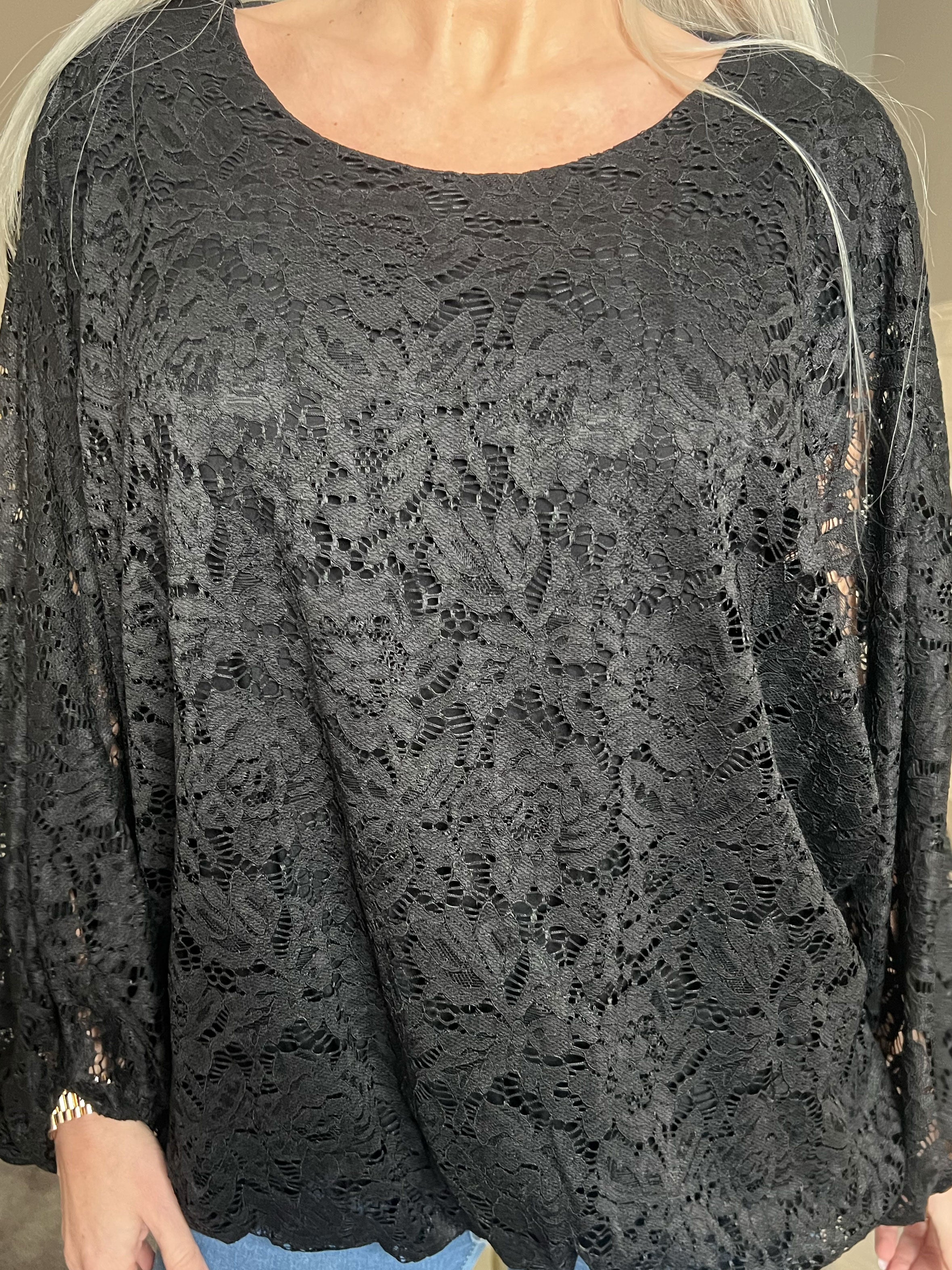 Destiny Lace - Bluse i blonde med flagermusærmer